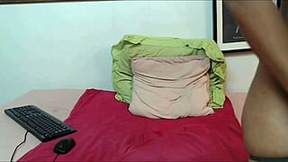 Long ebony pussy lips tease with their beauty