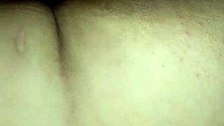 Encuentro a mi madrastra acostada en mi cuarto 1.