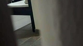 belinha seduziu o aluno levou pra casa e o corno filmou tudo escondido na dispensa