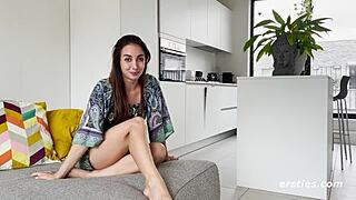 Ersties exhibitionist ana plays in public!