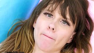 Sexy Teen Model Boldly Shows Her Body