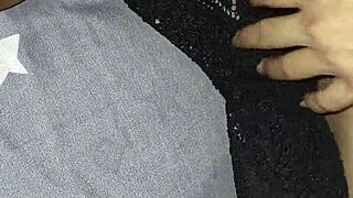 Encuentro a mi madrastra acostada en mi cuarto 1.