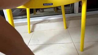 Watch the funkeira give her pussy on the balcony to the thug!