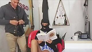 Abby seduce a su tutor para que le llene su pequeño coño