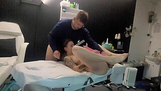 lady comes for massage, masseur fucks her face and pussy