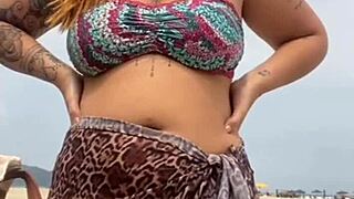 i stayed naked on the beach, the guy got hard, and i grabbed his dick