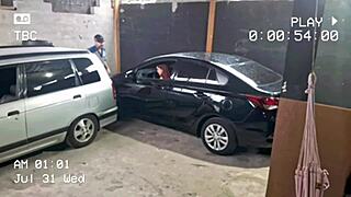novinha leva carro no mecânico e levou pau