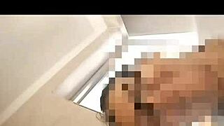 viejita y joven conectando