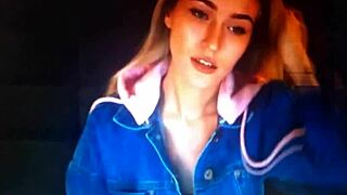 Rubia chats on webcam with blonde vibes