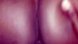 Geile ebony rijdt stiefbroers dikke pik