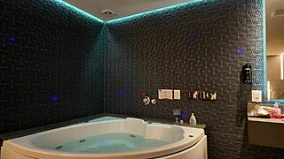 Toda Molhada Na Hidro Me Divertindo Com O Amigo Do Meu Marido Corno Enquanto Ele Trabalhava Em Casa