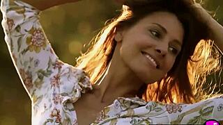 Sexy all natural babe Anetta Keys shows off her stunning natural naked body in bold display