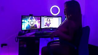 sorprendo a mi madrastra y le doy mi enorme polla