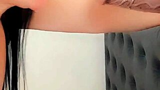 novinha treinando garganta profunda para fazer no namoradinho do colegio, praticando blowjob e handjob com cum in mouth