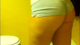 Hot Amateur With Big Ass Shaking On Webcam Privately