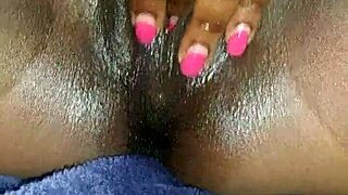 Black Ebony Woman Masturbates Intensely