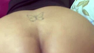 hotwife le gusta montar, ella es una amateur horny, monta y se viene en la boca