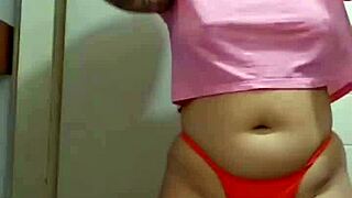 Flashing big pussy online for exhibitionist fun 😏