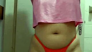 Flashing big pussy online for exhibitionist fun 😏