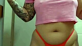 Flashing big pussy online for exhibitionist fun 😏