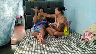 Por Ser Infiel La Esposa Se Encuentra Con La Amante De Su Marido Y Decide Follarla Masturbarse Mutuamente Tener Sexo Duro A Ver Qué Es Lo Que Le Vio A Esa Zorra