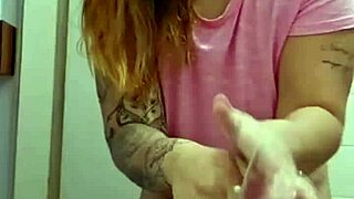 Flashing big pussy online for exhibitionist fun 😏