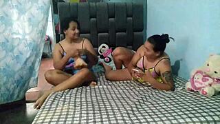 Por Ser Infiel La Esposa Se Encuentra Con La Amante De Su Marido Y Decide Follarla Masturbarse Mutuamente Tener Sexo Duro A Ver Qué Es Lo Que Le Vio A Esa Zorra