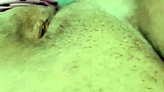 POV NOVINHA TOCANDO SUA BUCETA GRANDE E CARNUDA COM SHORTINHO DA MINNIE GEME GOSTOSO ENQUANTO SE DEDA