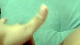 POV NOVINHA TOCANDO SUA BUCETA GRANDE E CARNUDA COM SHORTINHO DA MINNIE GEME GOSTOSO ENQUANTO SE DEDA