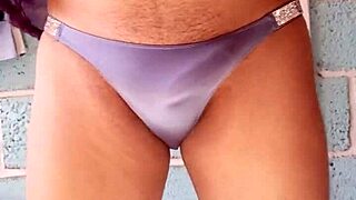 usando panty brillosa azul de mi amante 😘