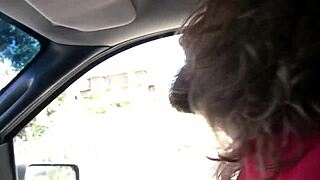 Licking that slutty mom's wet pussy 😈