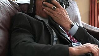 alana evans rocks latex as a mom