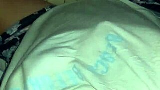 mulher casada infiel pega chupando quando esta sozinha em casa