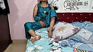 Condom Delivery Boy Shows Demo and Fucks Bhabhi with Hindi Audio