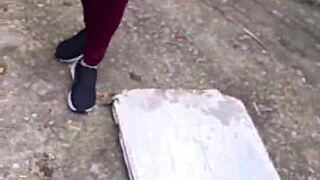 Patricinha da buceta rosa subindo o morro louca de tesão pra dar a bucetinha 😈