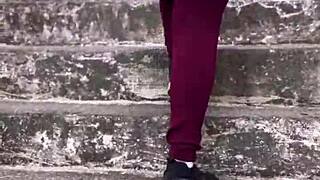 Patricinha da buceta rosa subindo o morro louca de tesão pra dar a bucetinha 😈