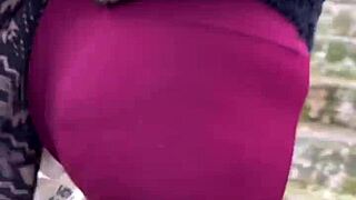 Patricinha da buceta rosa subindo o morro louca de tesão pra dar a bucetinha 😈