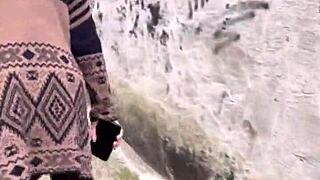 Patricinha da buceta rosa subindo o morro louca de tesão pra dar a bucetinha 😈