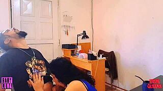 Amiga de la adolescencia visita y deja sacarme las ganas con anal y creampie.