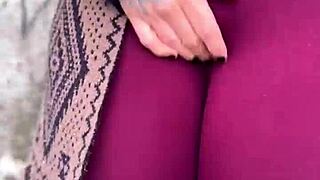 Patricinha da buceta rosa subindo o morro louca de tesão pra dar a bucetinha 😈