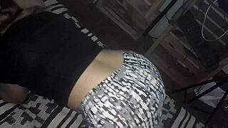 Le Bajo la Calza y Froto Mi Pene en Doggystyle