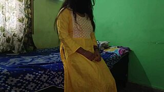 indian bhabi fucks dever doggy