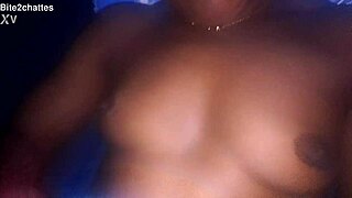 Naomie Lux, show me your puffy pussy lips?