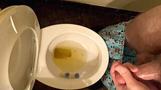 i'm masturbating my big dikc monster cock