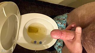 i'm masturbating my big dikc monster cock