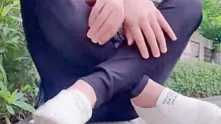 【伪娘婷婷】中午就发骚女装出门，野外直接放尿