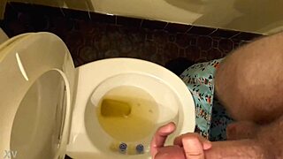 i'm masturbating my big dikc monster cock