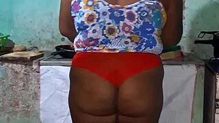 crente safada na cozinha