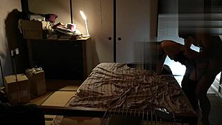 立ちバックからの手こきフィニッシュ