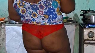 crente safada na cozinha